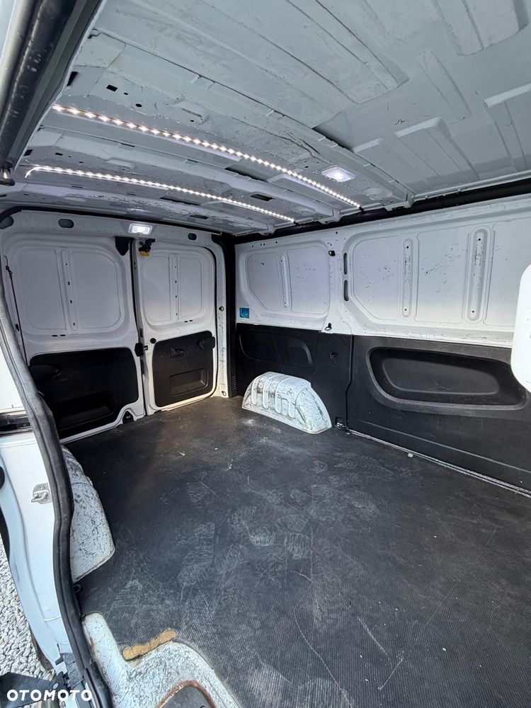 Renault Trafic - 23