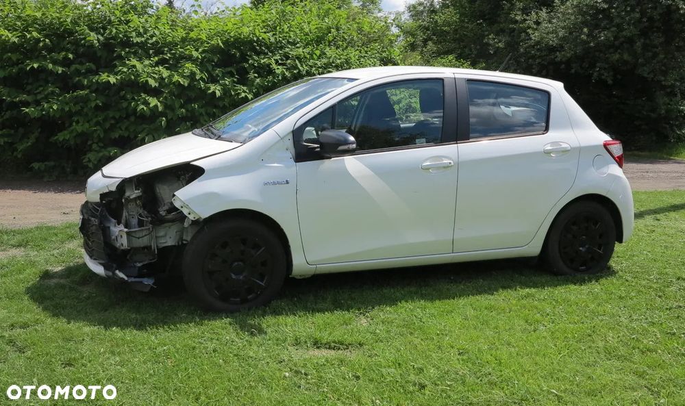 Toyota Yaris Hybrid 100 Active EU6 - 13