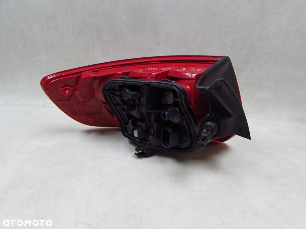 AUDI A3 8P LIFT HB 5D 08-12 LAMPA TYL PRAWA 8P4945096E - 5