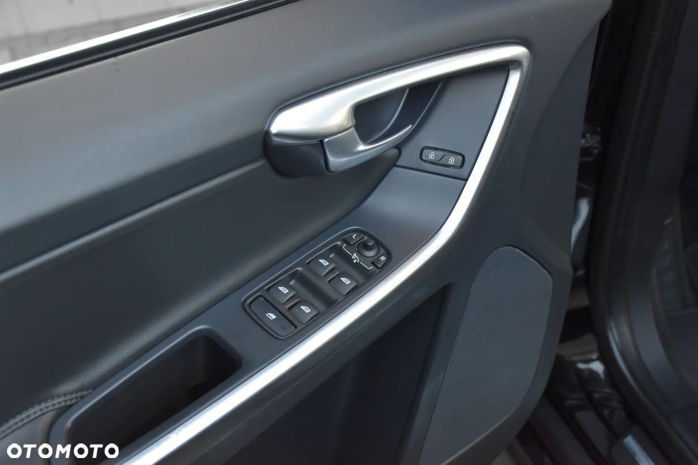 Volvo XC 60 D3 Geartronic Summum - 24