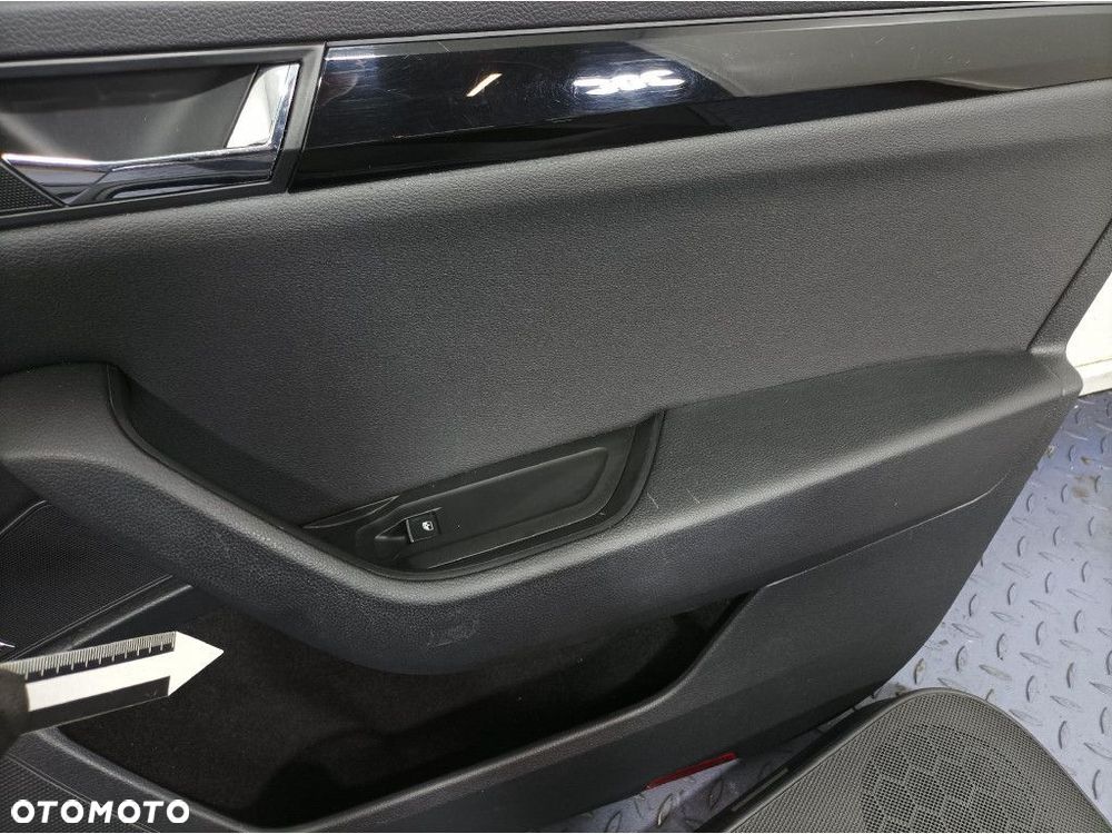 SKODA SUPERB III HB FOTELE SIEDZISKO OPARCIE TAPICERKI EU SKÓRA L&K KOMPLET - 12