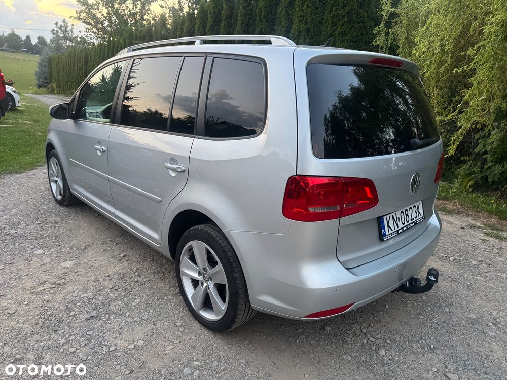 Volkswagen Touran 1.6 TDI DPF BlueMotion Technology DSG STYLE - 4