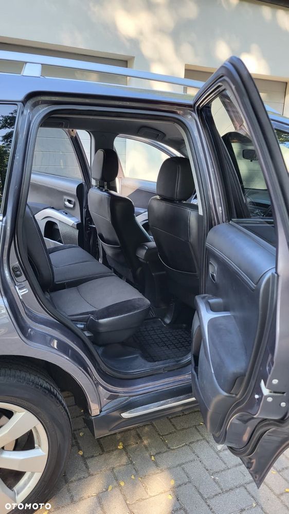 Mitsubishi Outlander - 9