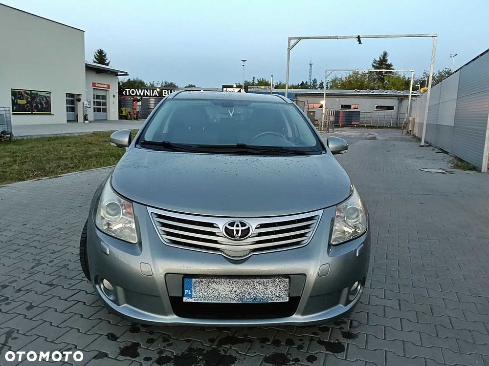 Toyota Avensis - 2