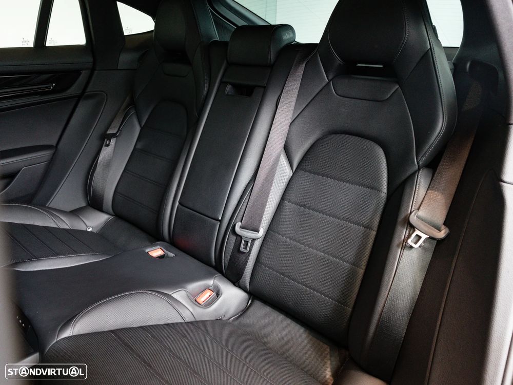 Porsche Panamera 4 E-Hybrid - 24