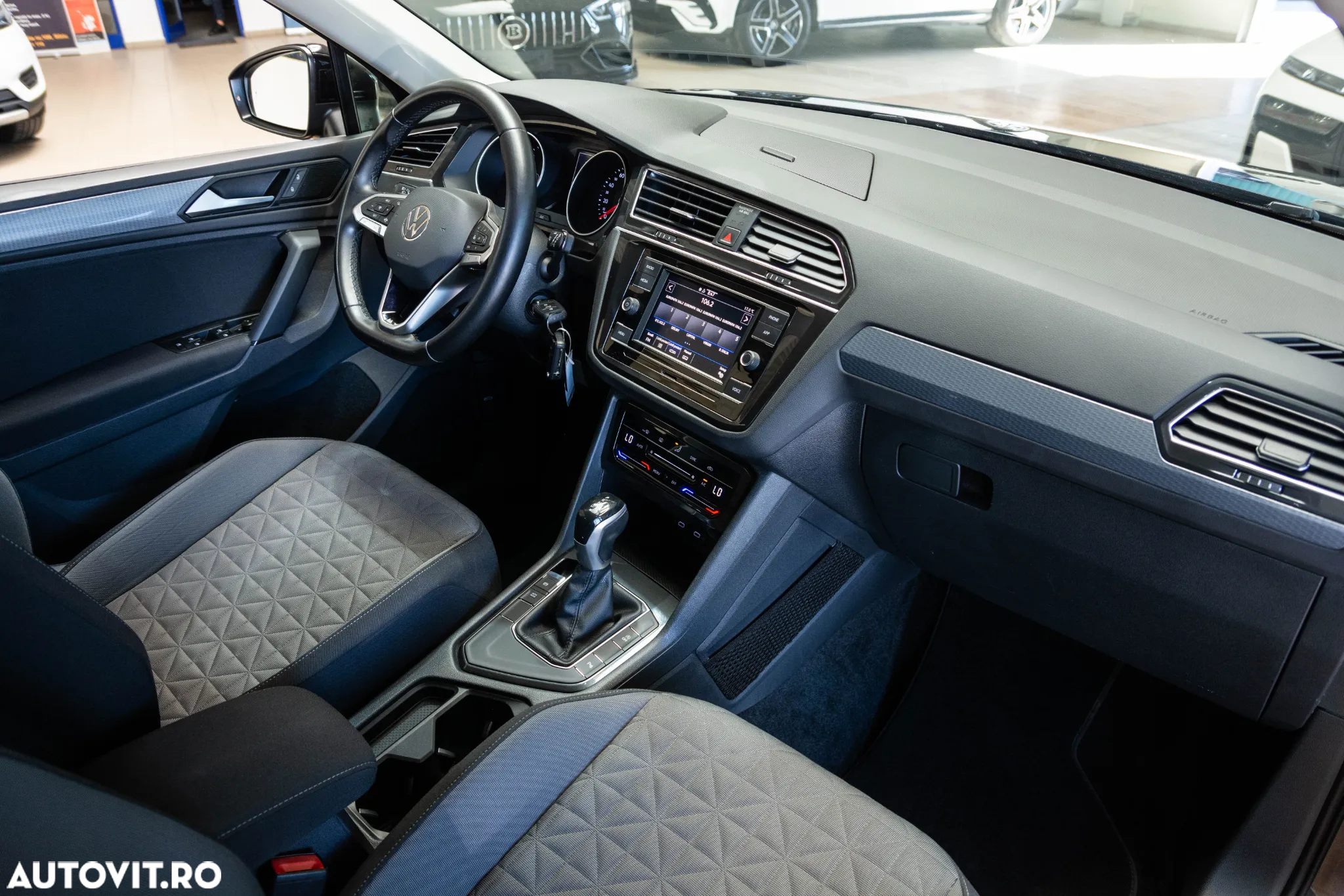 Volkswagen Tiguan 2.0 TDI DSG Advanced - 8
