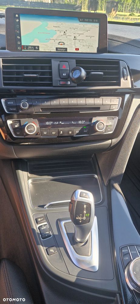 BMW Seria 3 330i xDrive - 11