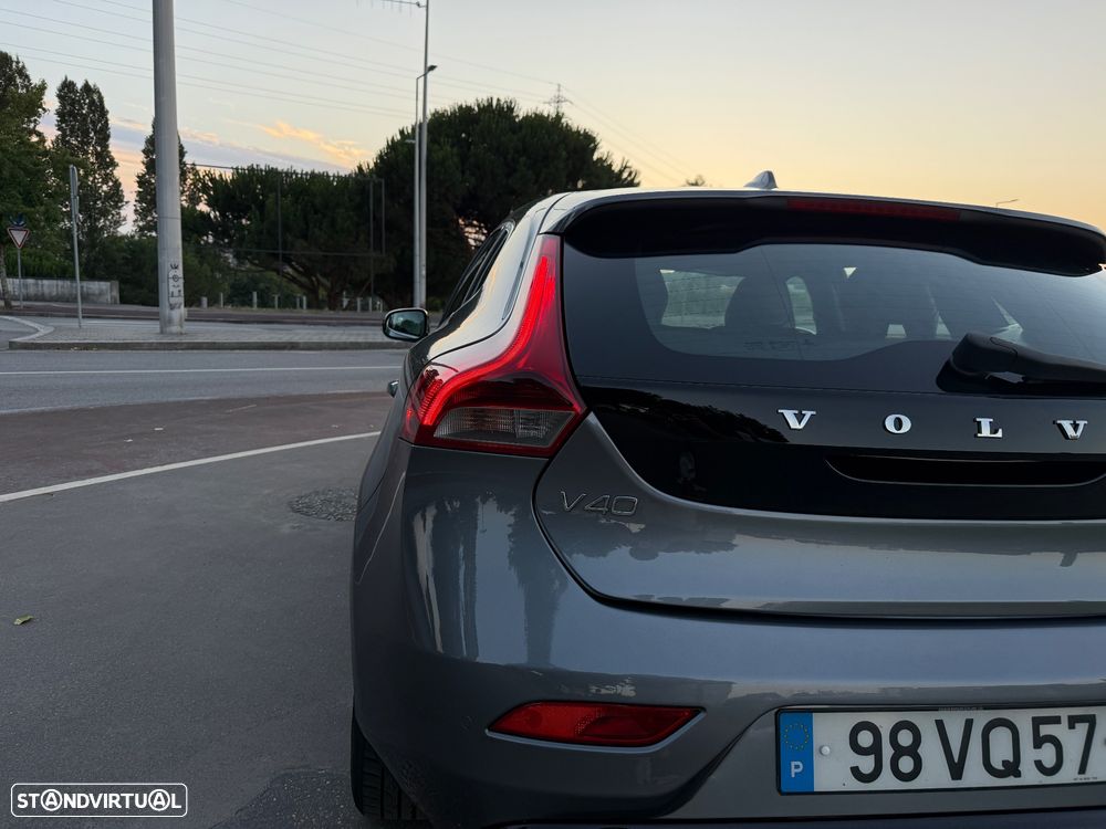 Volvo V40 D2 R Design — fotografia 22