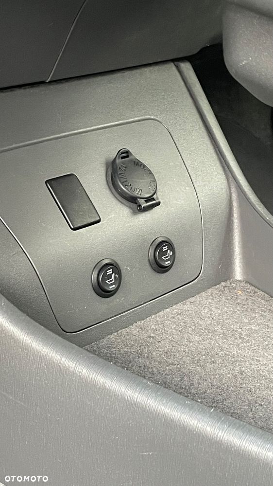 Toyota Prius 1.8 HSD Premium - 27