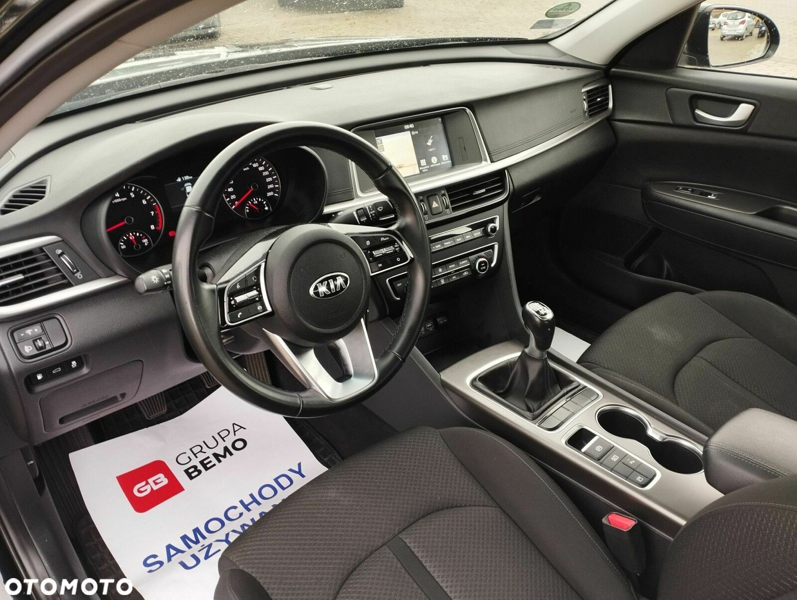 Kia Optima 2.0 L - 11