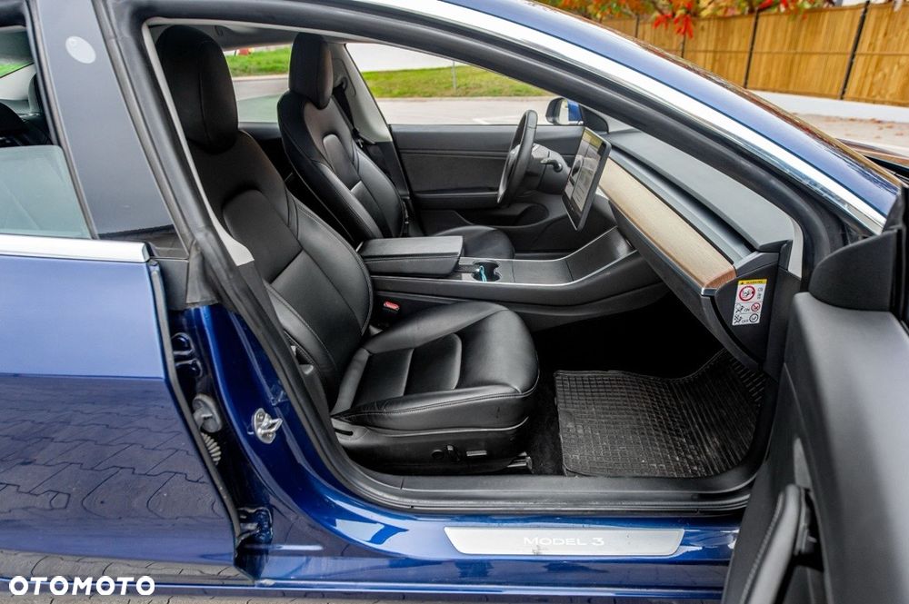 Tesla Model 3 - 8