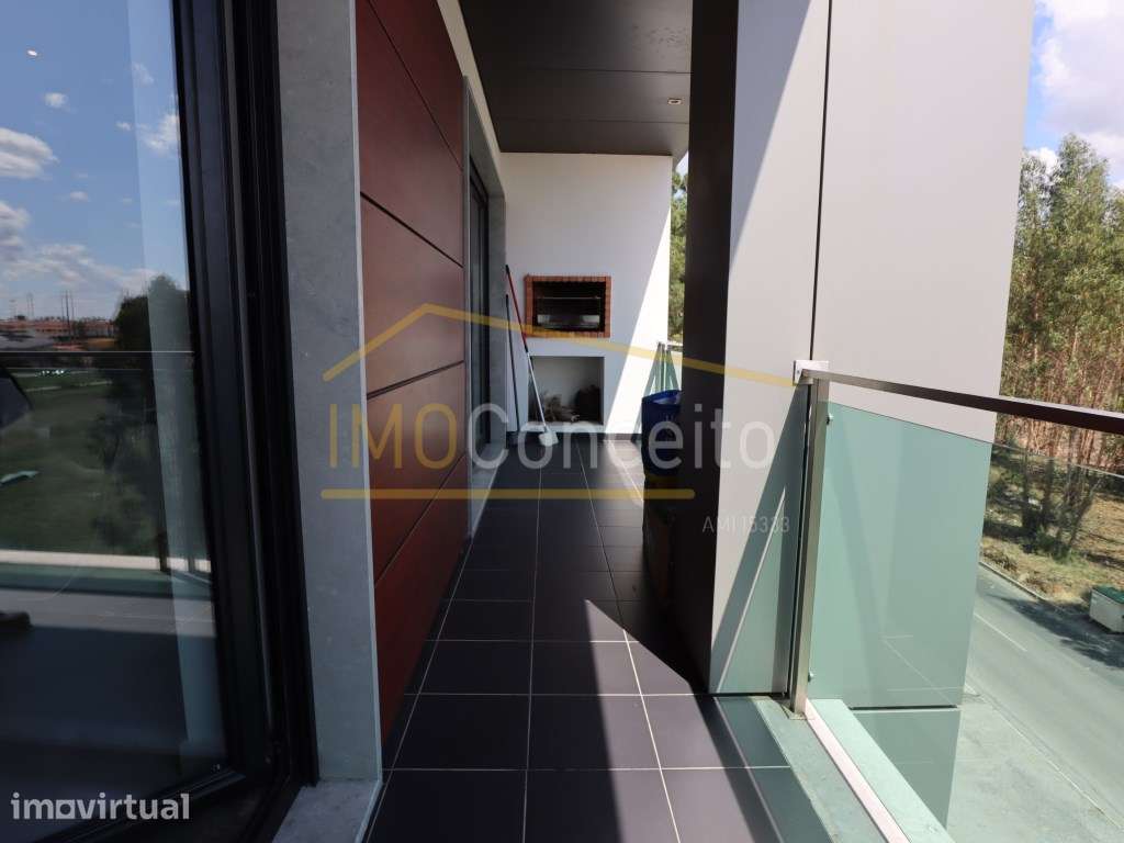 Apartamento T3+2 Duplex em Condomínio com Piscina - Entroncamento - Grande imagem: 5/31