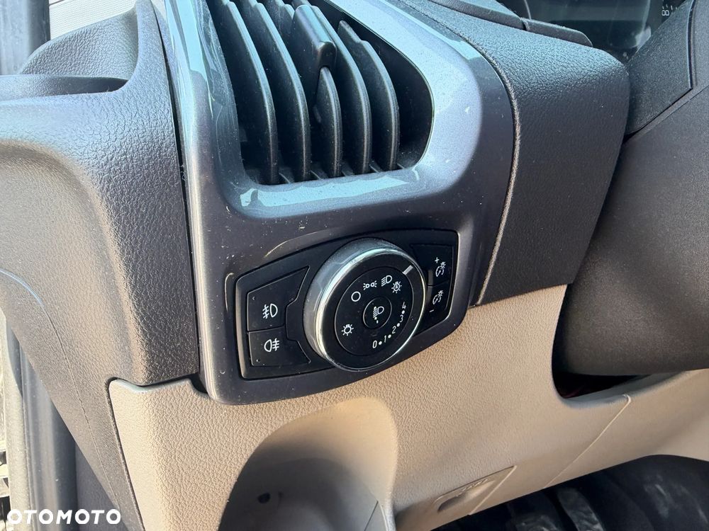 Ford TRANSIT CUSTOM - 18