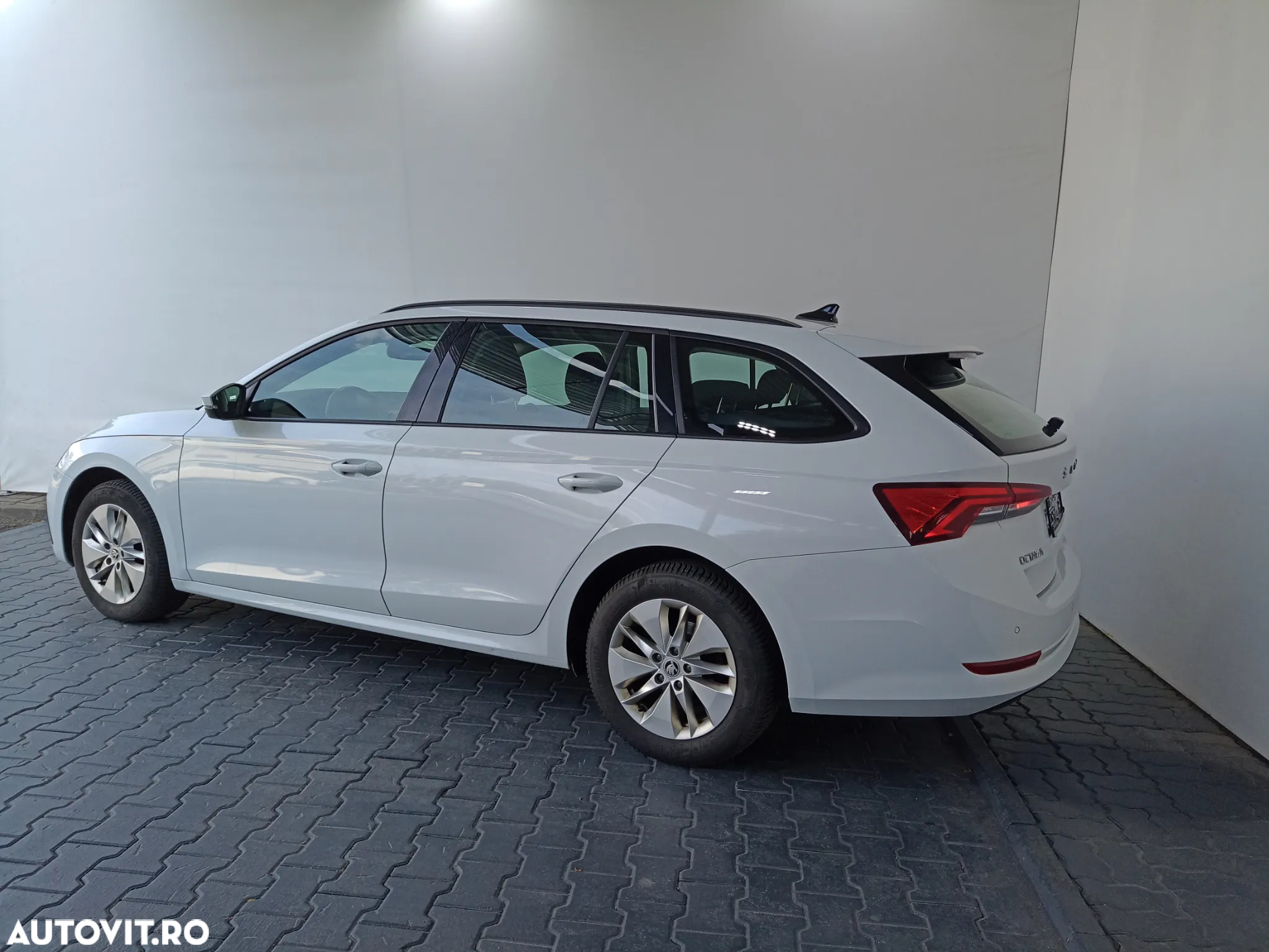 Skoda Octavia Combi 2.0 TDI DSG Ambition - 3
