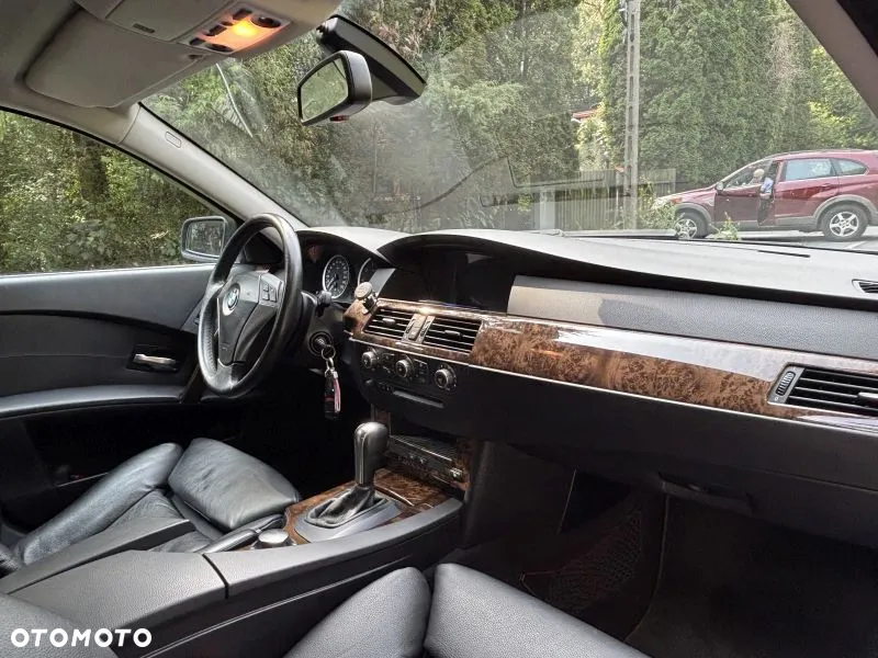 BMW Seria 5 545i - 16