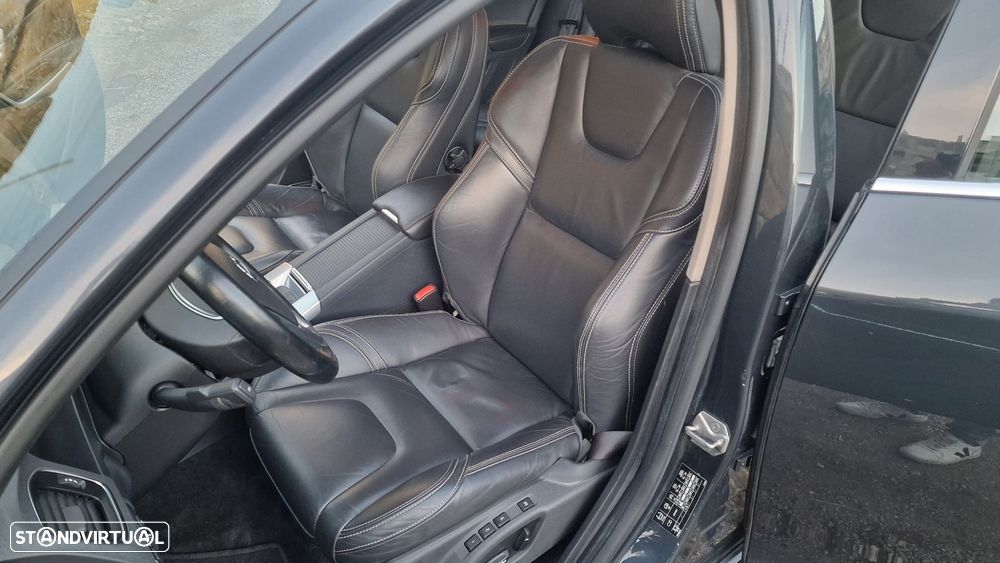 Volvo V60 D6 Plug-In-Hybrid AWD Geartronic Summum - 31