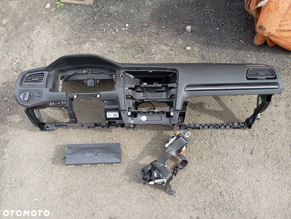 Deska konsola airbag pasażera pasy VW golf VII oryginał - 1