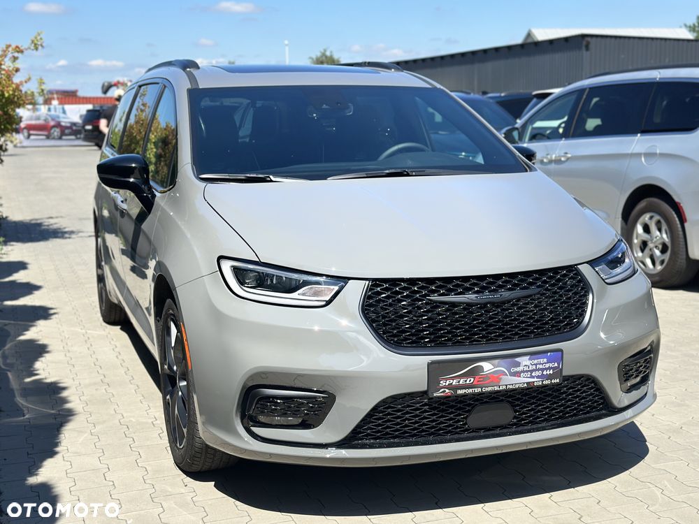 Chrysler Pacifica - 12