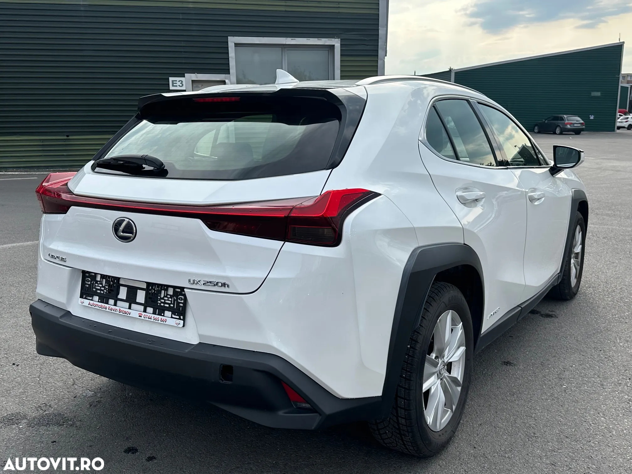 Lexus UX 250h Business Edition - 22