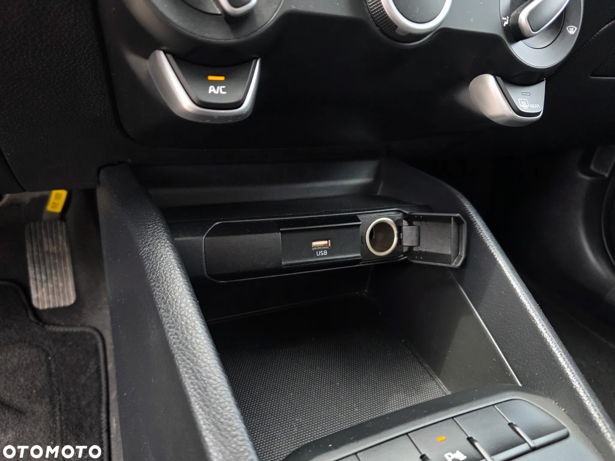 Kia Stonic 1.2 L Business Line - 28
