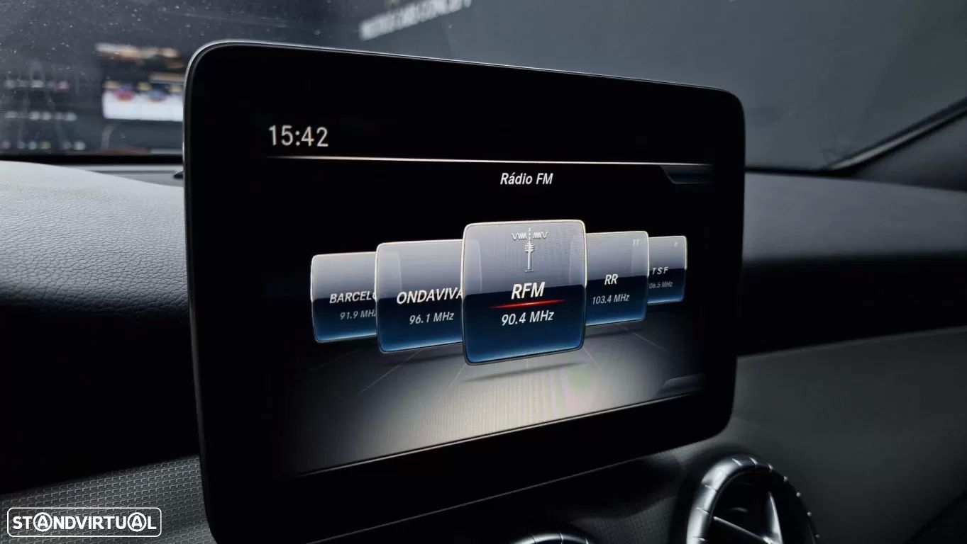 Mercedes-Benz CLA 180 d Shooting Brake AMG Line - 33
