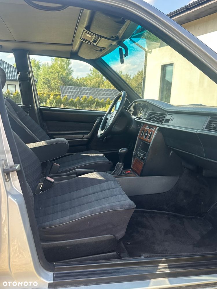 Mercedes-Benz W201 (190) - 15