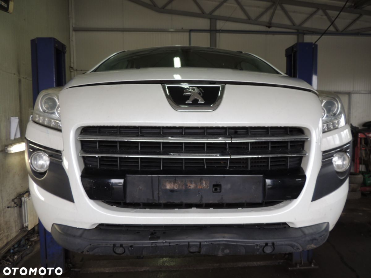 Zderzak przód Peugeot 3008 2.0 HDI Hybrid 4 '13 - 1