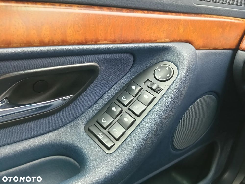 BMW Seria 7 - 35