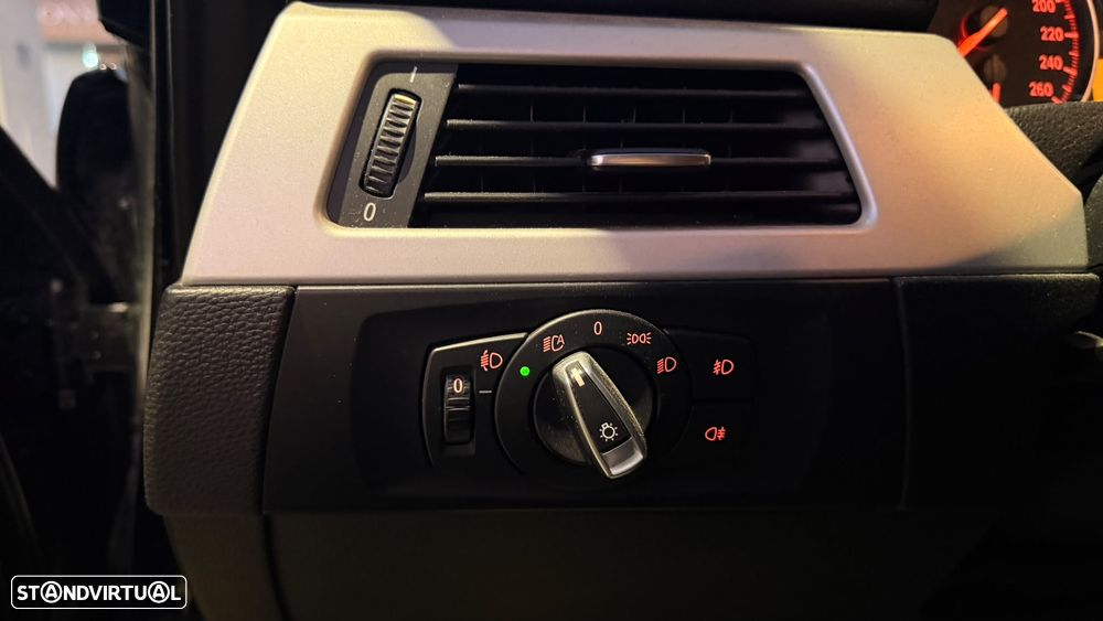 BMW 318 d - 11