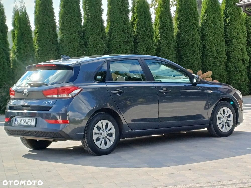 Hyundai i30 1.5 DPI Classic + - 27
