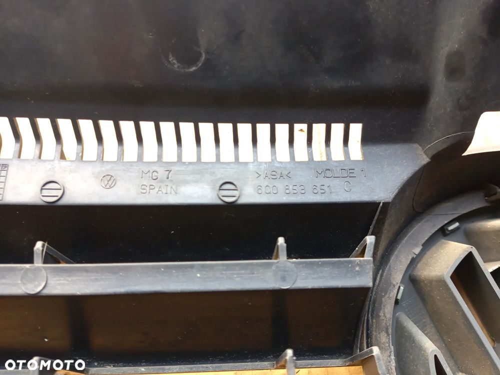 VW Polo 9N grill 6Q0853651 - 4