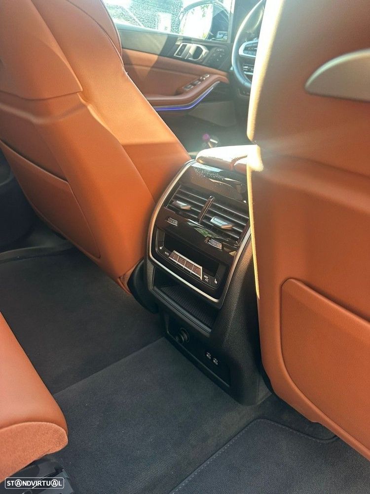 BMW X7 40 d xDrive Pack M Desportivo - 24
