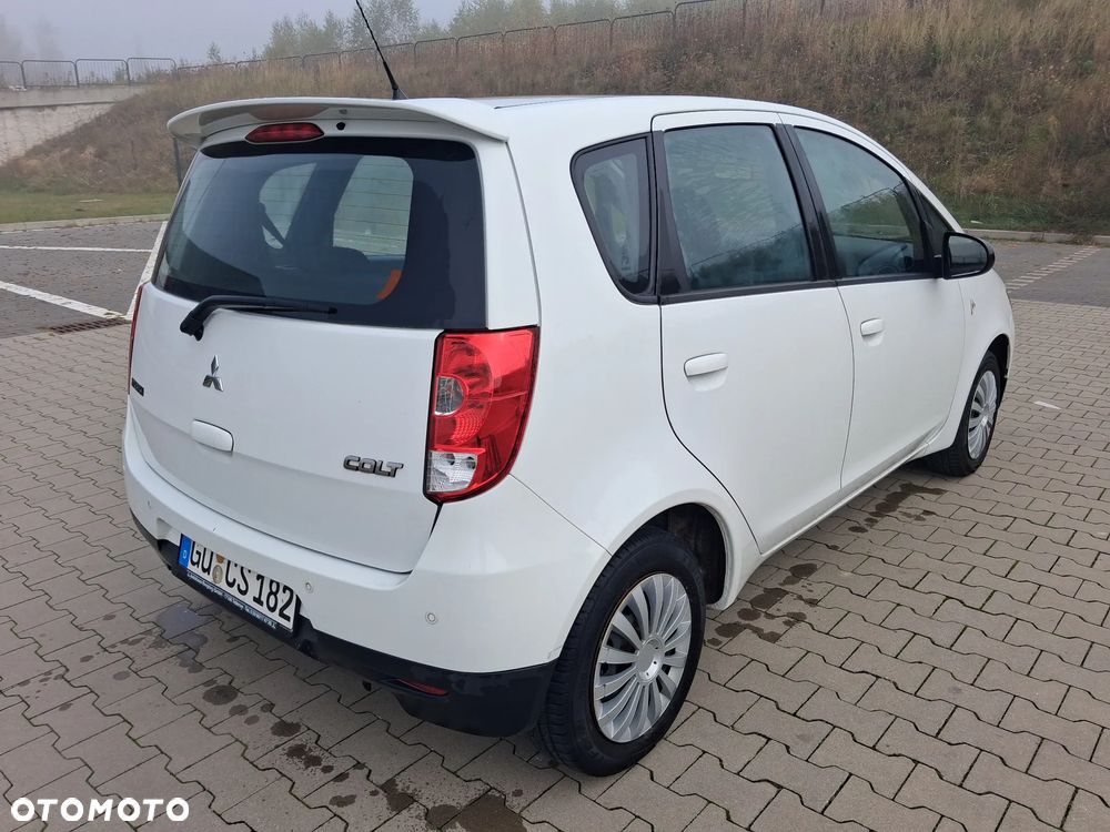 Mitsubishi Colt 2011 photo 3