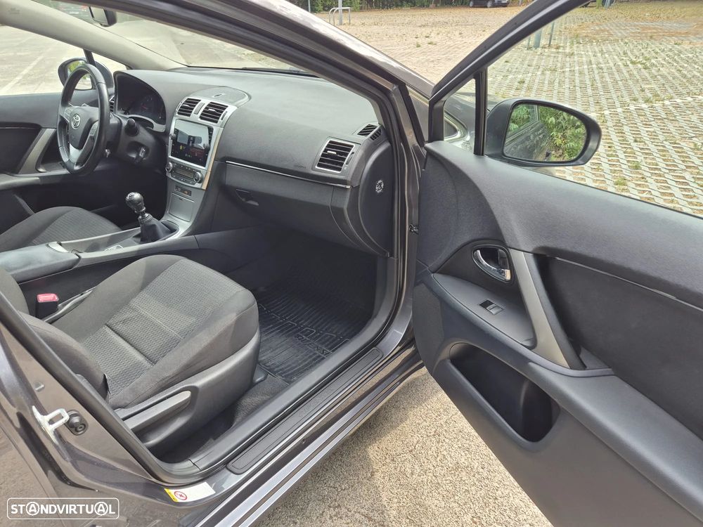 Toyota Avensis SW 2.0 D-4D Luxury - 9