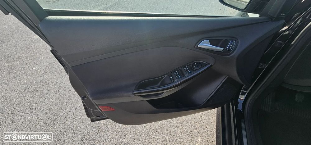 Ford Focus SW 1.5 TDCi Titanium — fotografia 12