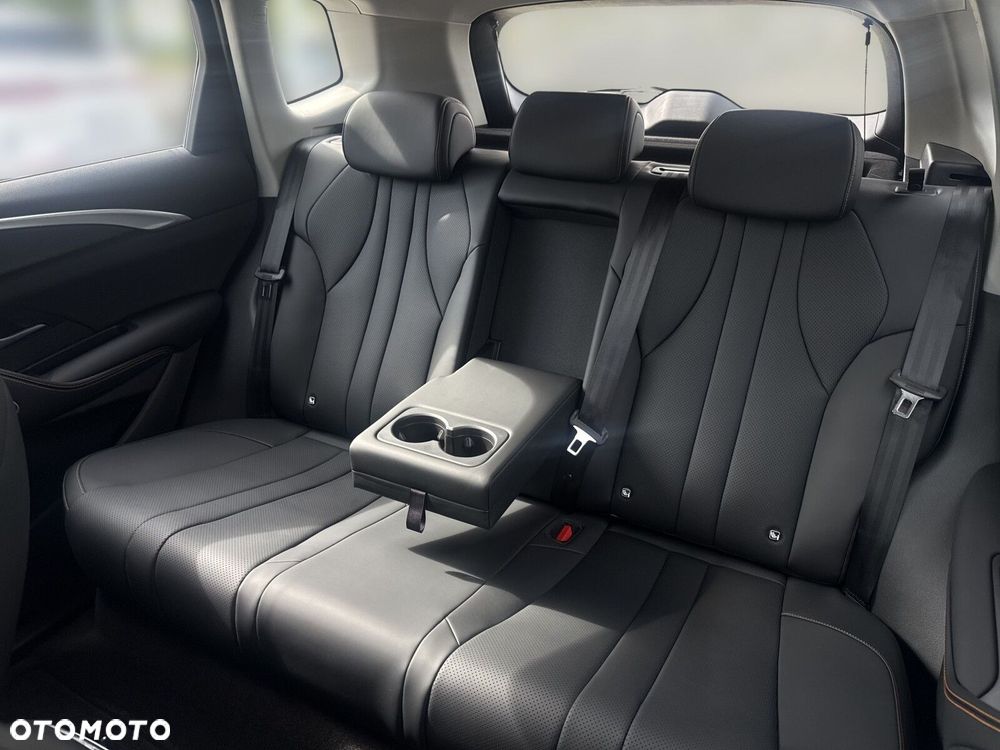 BYD Sealion 5 - 12