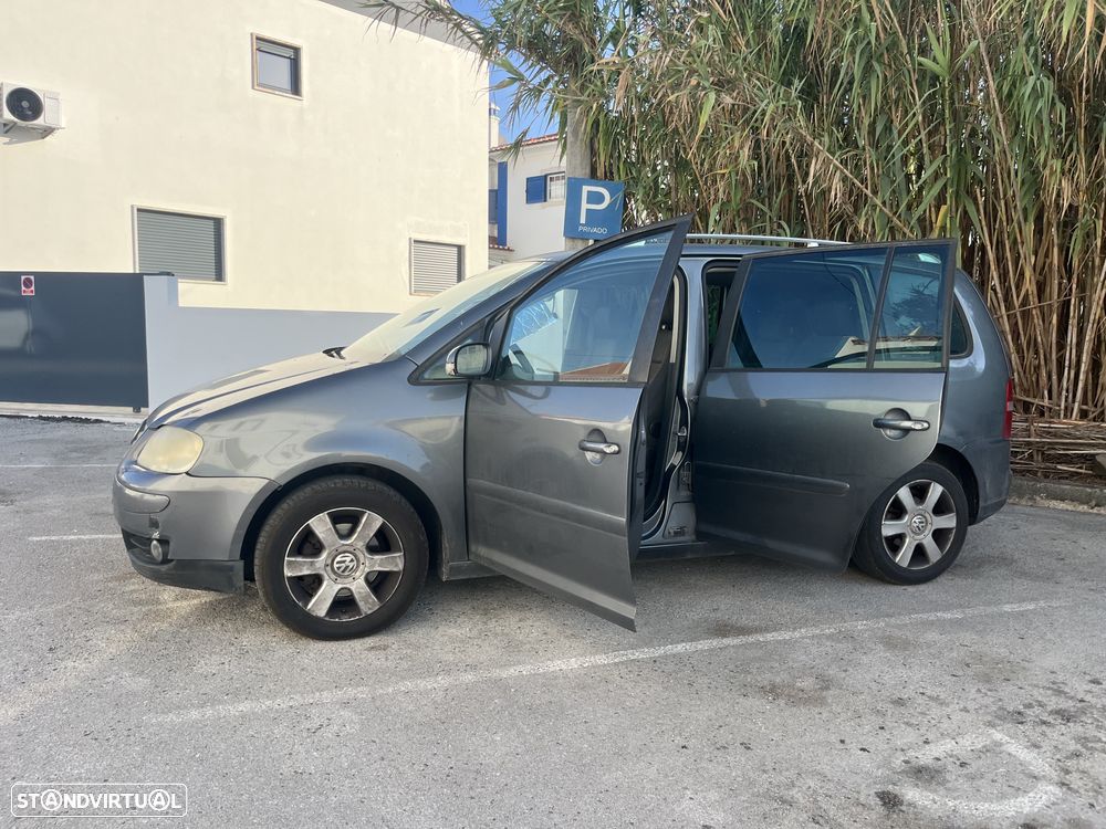 VW Touran 1.9 TDi Highline 7L - 1