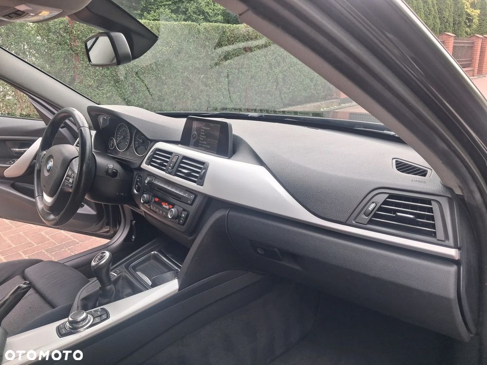 BMW Seria 3 318d Sport Line - 21