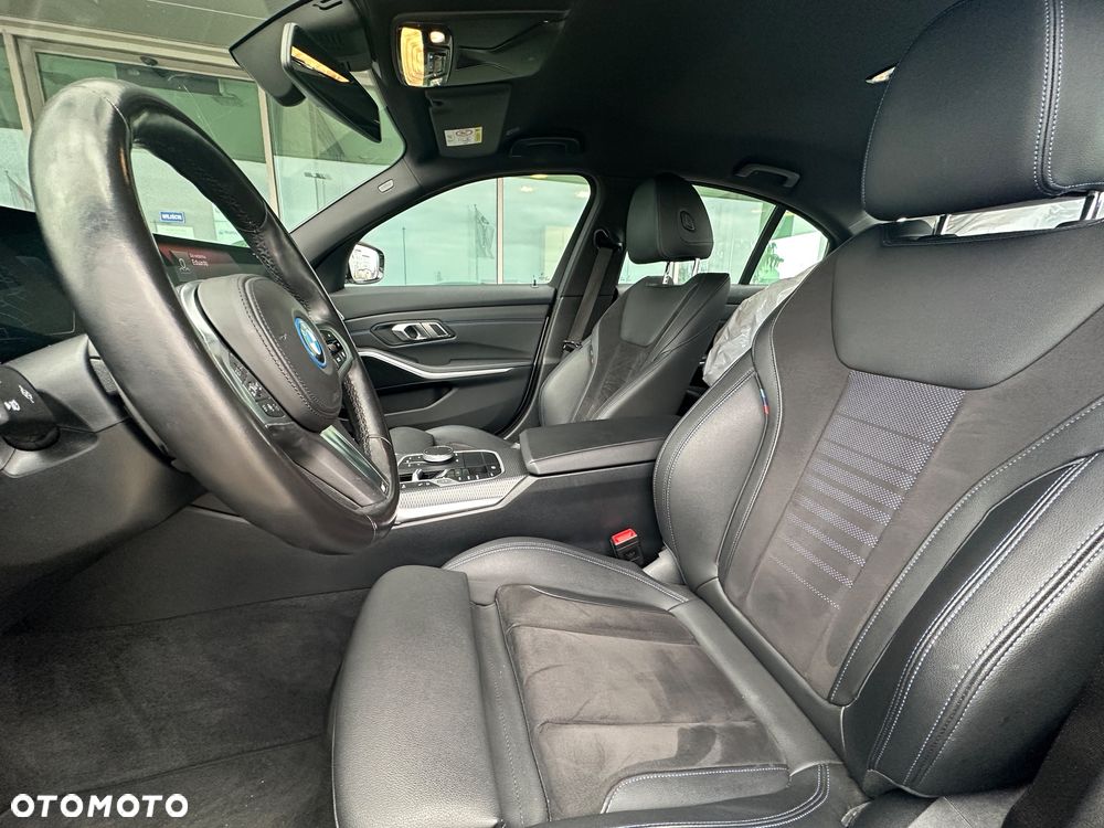 BMW Seria 3 320e M Sport - 16