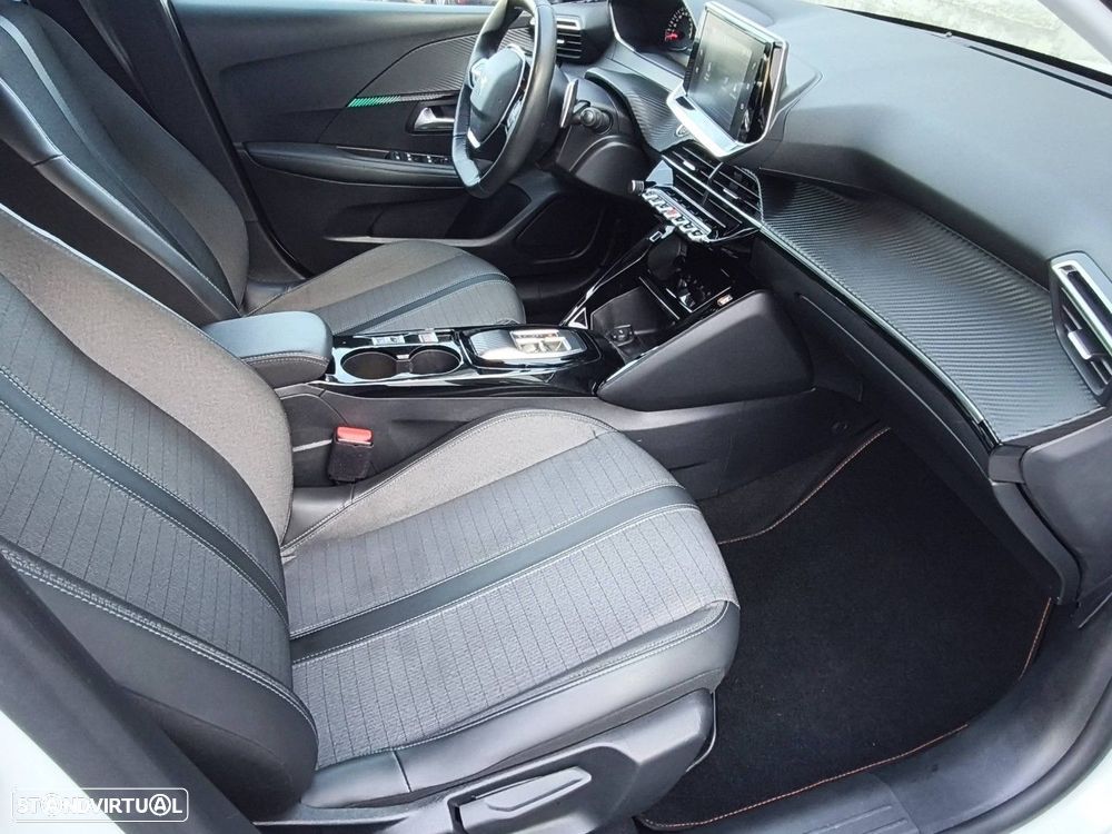 Peugeot 208 PureTech 100 EAT8 Allure - 13