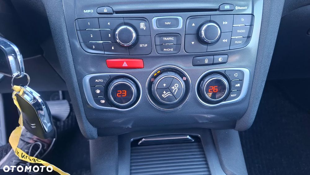 Citroën C4 e-HDi 115 ETG6 Exclusive - 24