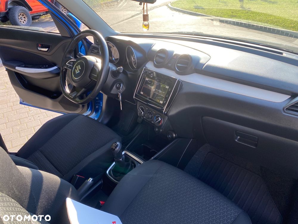 Suzuki Swift 1.2 Premium Plus - 9