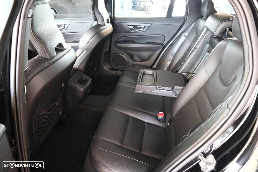 Volvo V60 2.0 D4 Momentum Geartronic - 12