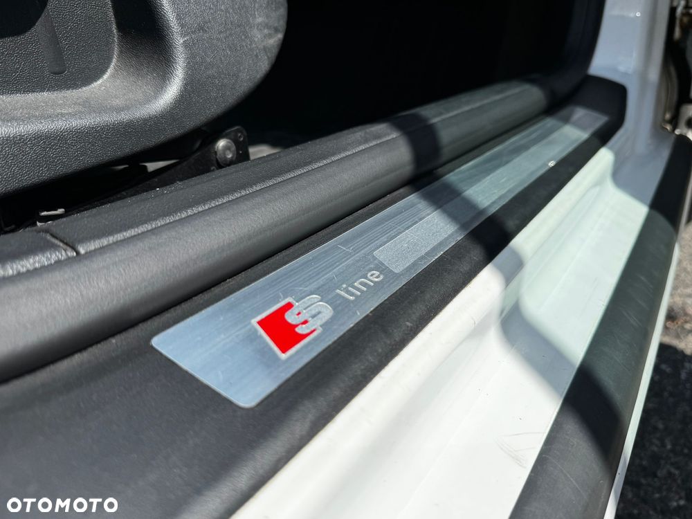 Audi A4 Limousine - 13