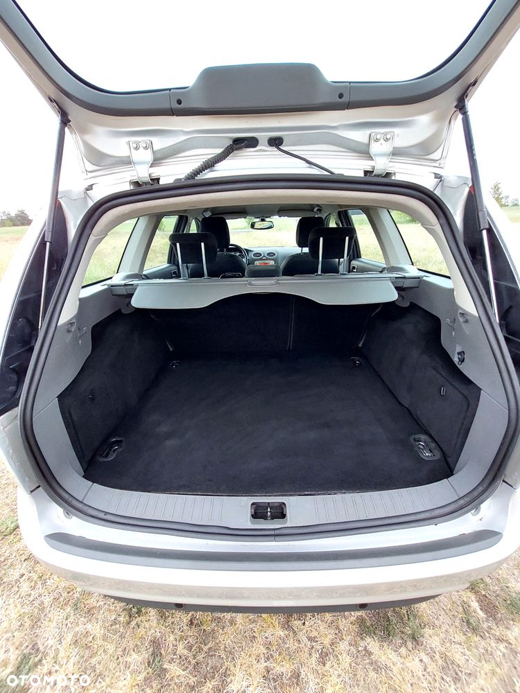 Ford Focus 1.6 Ghia - 5