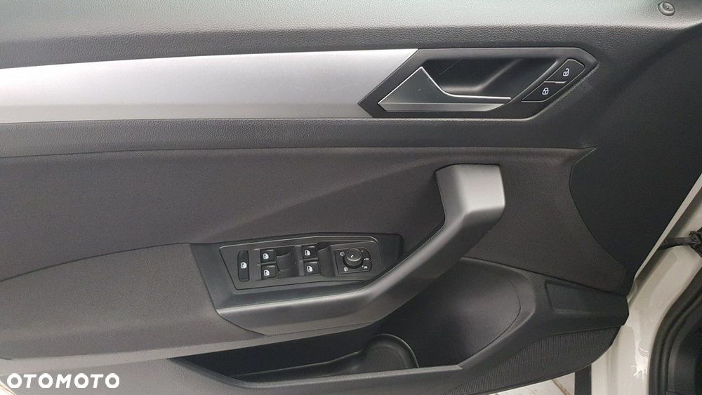 Volkswagen T-Roc - 18