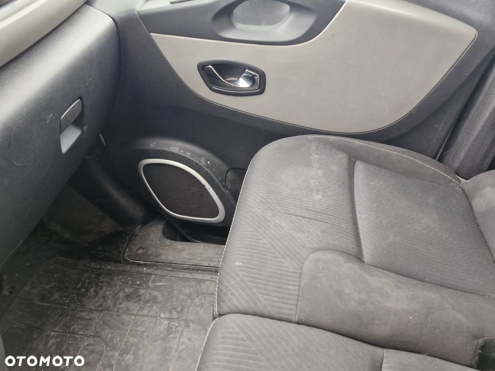 Renault TRAFIC - 12