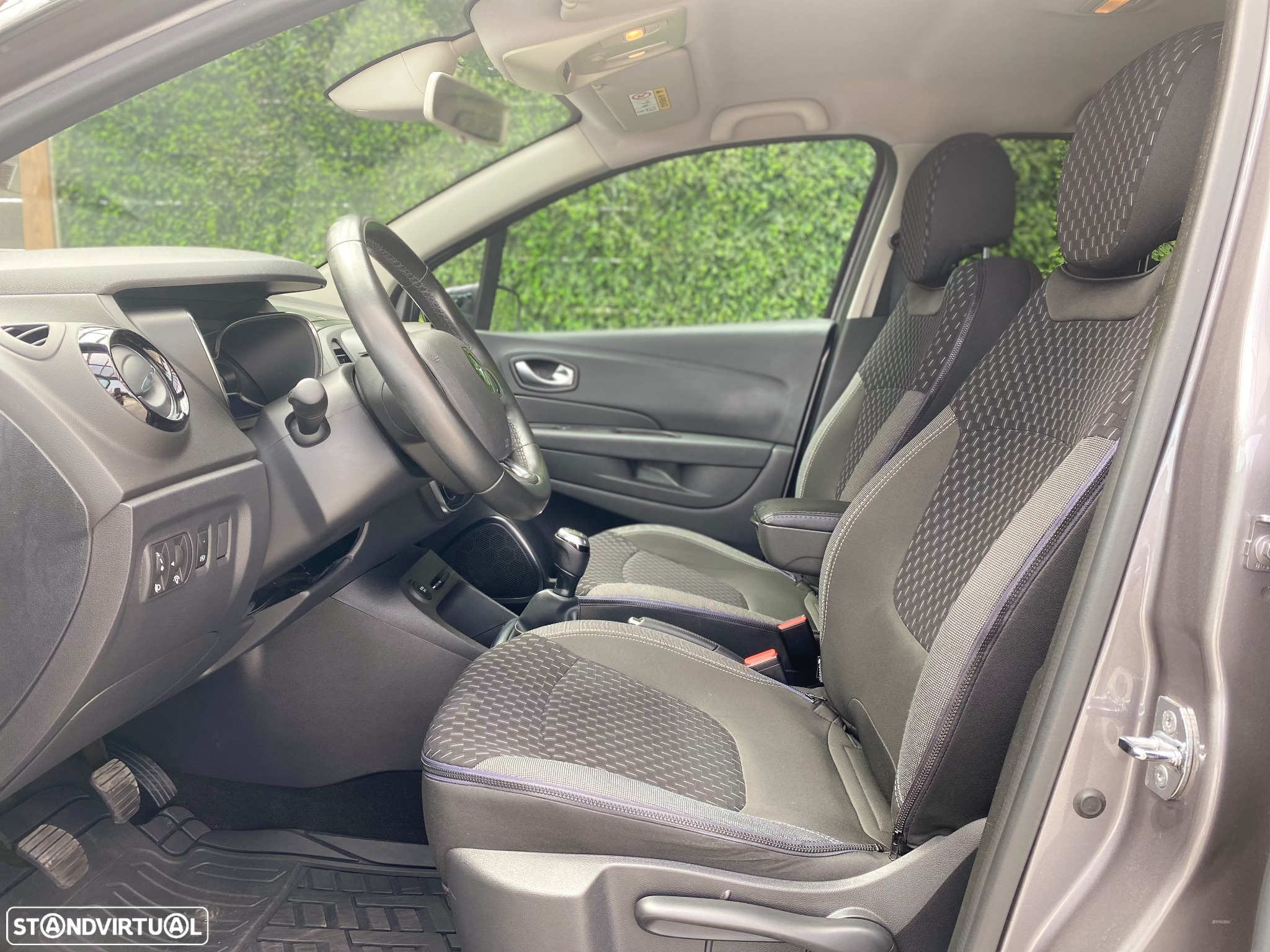 Renault Captur 1.0 TCe Exclusive - 21