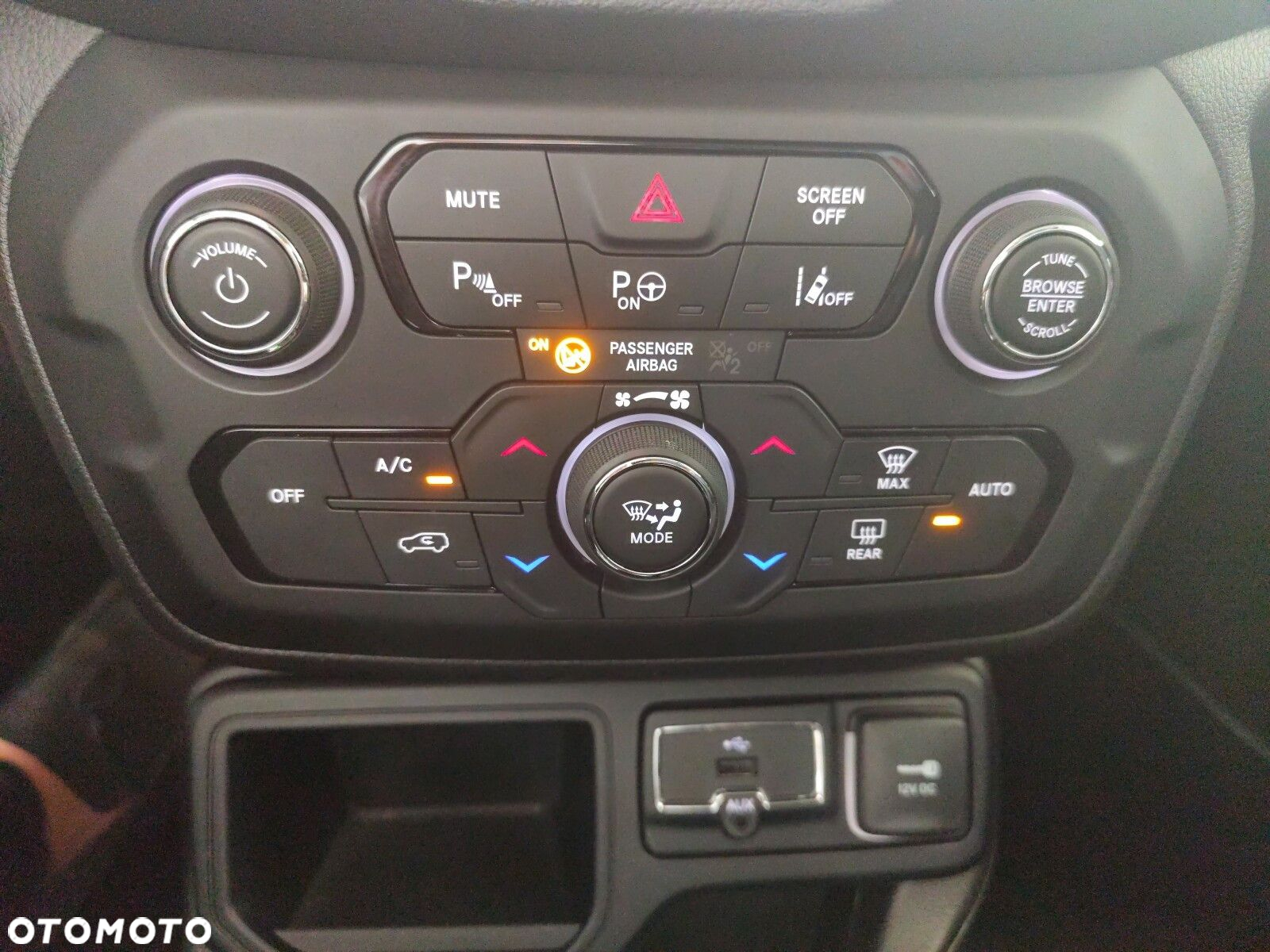 Jeep Renegade 1.5 T4 mHEV Upland FWD S&S DCT - 24