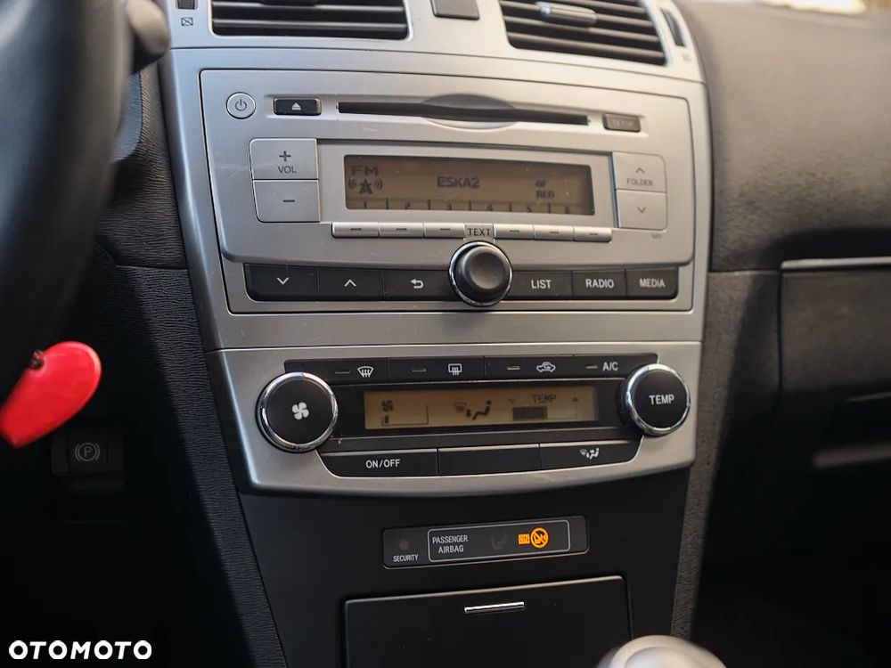 Toyota Avensis 1.8 Luna - 12